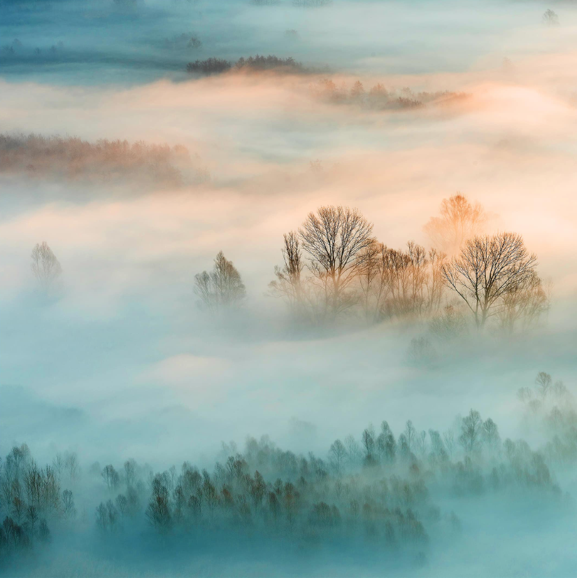 Salon avant réaménagement avec ambiance neutre et diffuse